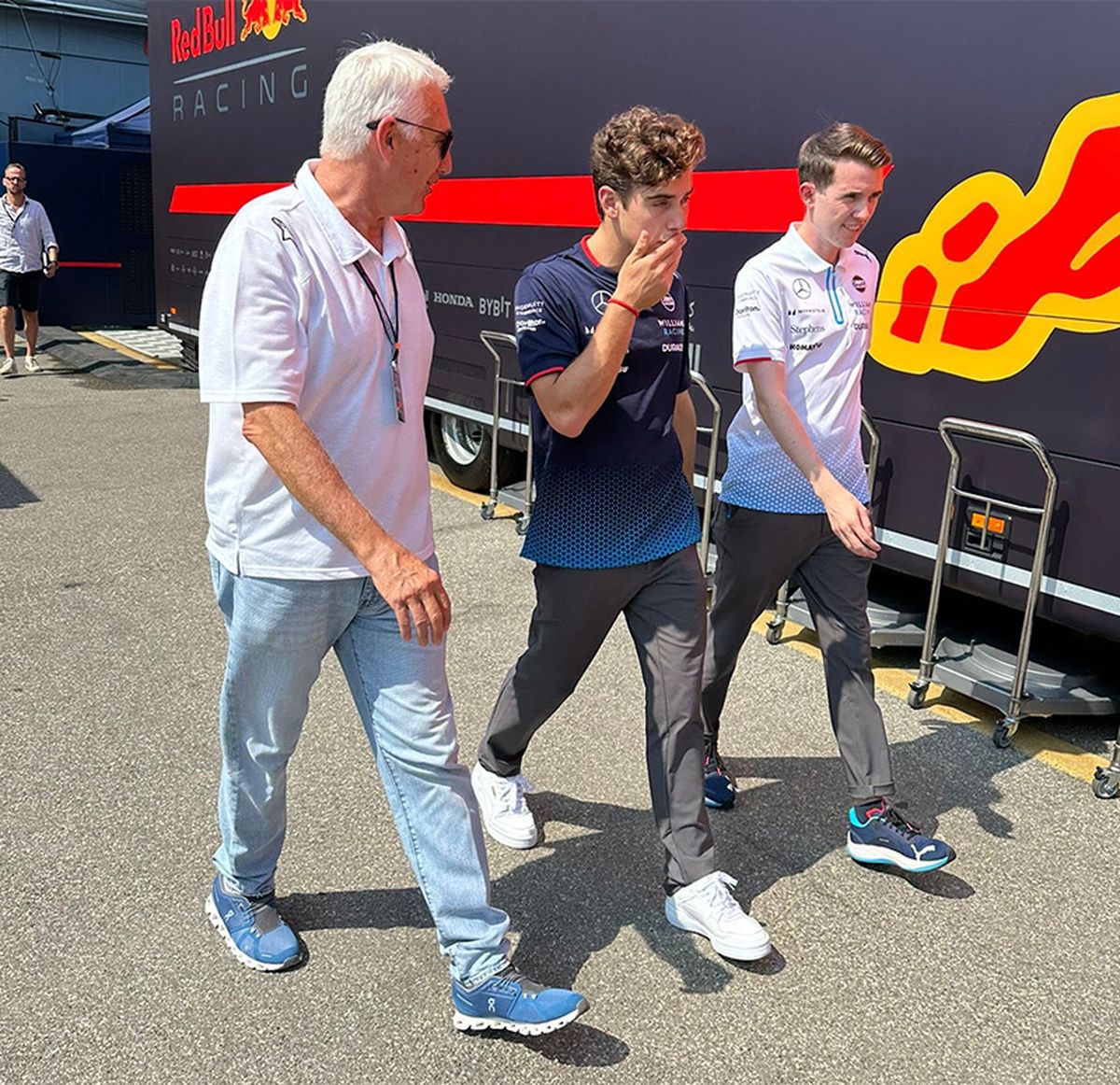 Felipe Mc Gough habla con Colapinto. Felipe Mc Gough habla con Colapinto.