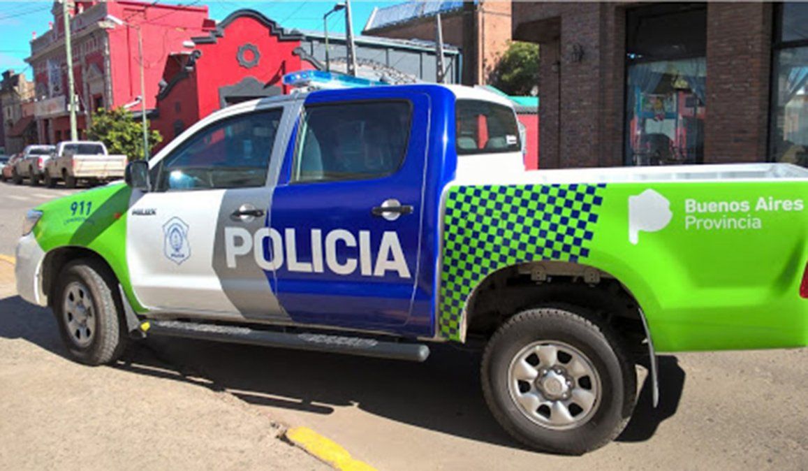 El policía advirtió que un delincuente intentaba asaltar a un joven y la darse a conocer fue amenazado con un cuchillo, efectuandole varios disparos