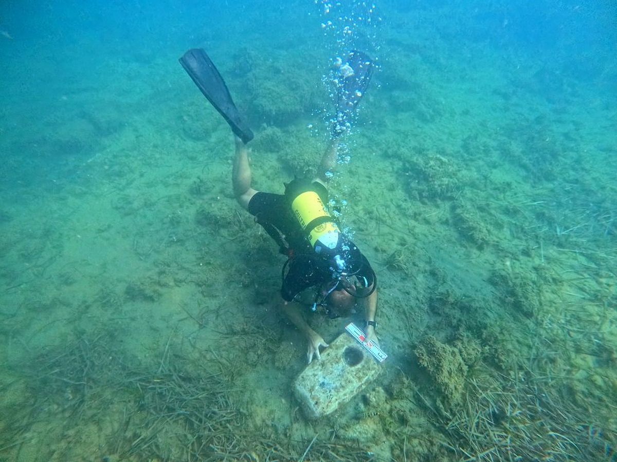 Una de las anclas de la prehistoria que formó parte del descubrimiento. Una de las anclas de la prehistoria que formó parte del descubrimiento.
