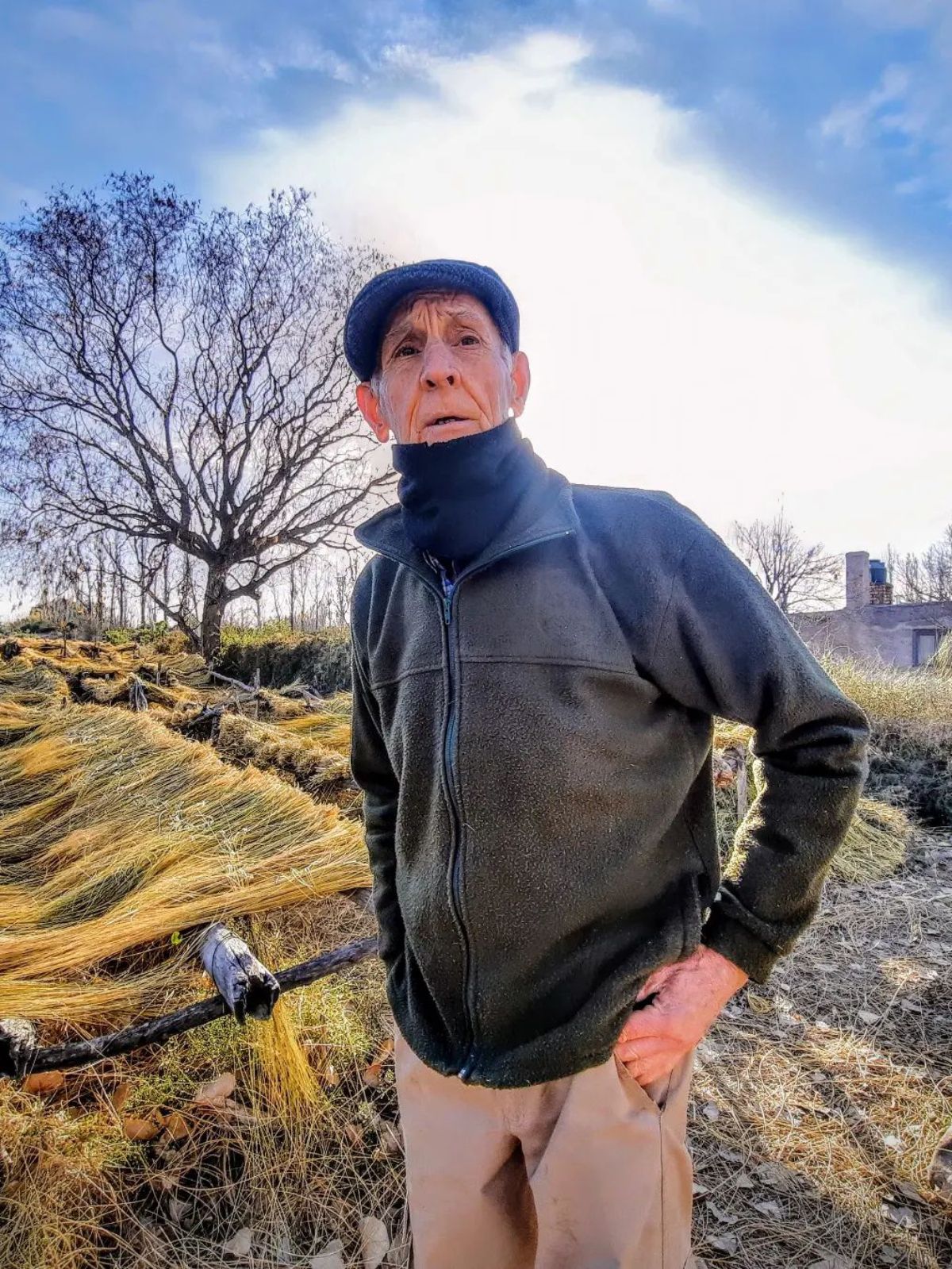 Juan Escobosa es un personaje entrañable de la Villa Antigua, en La Paz, en el este mendocino. Juan Escobosa es un personaje entrañable de la Villa Antigua, en La Paz, en el este mendocino.