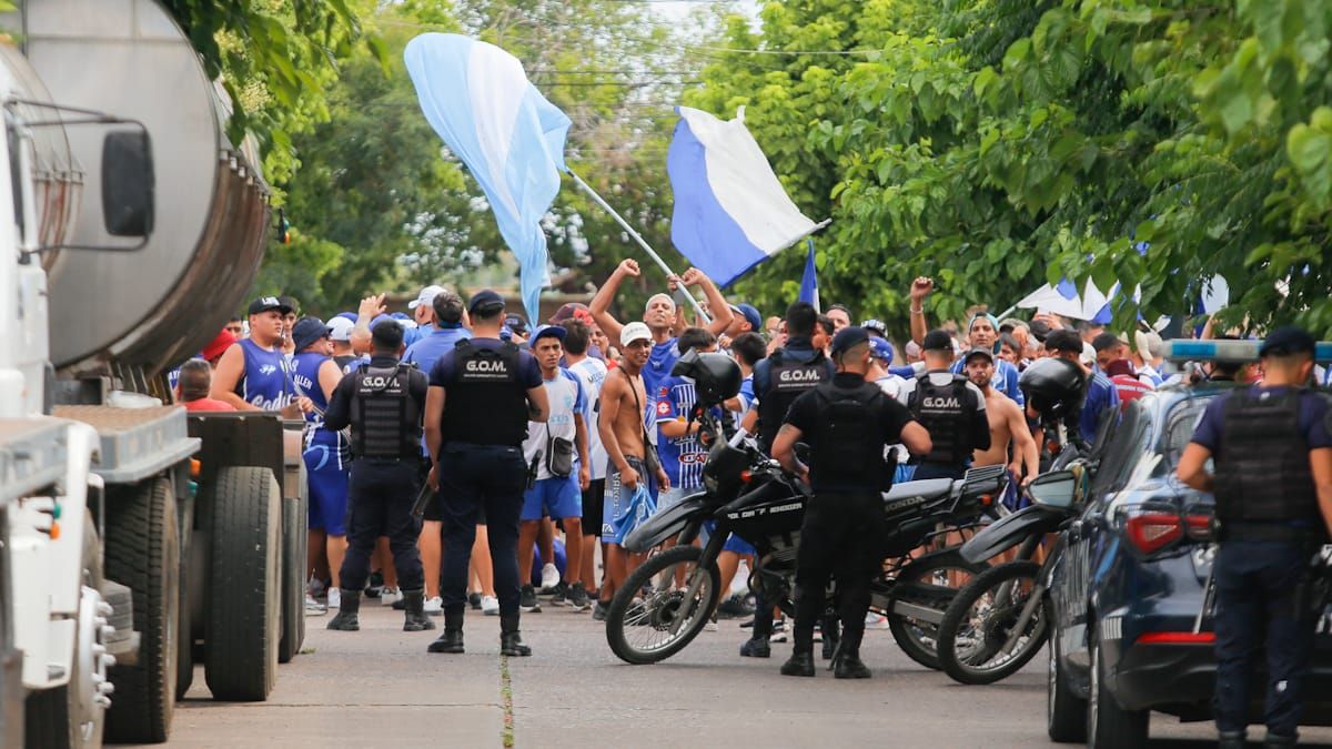 Los hinchas de Independiente Rivadavia y Godoy Cruz otra vez superaron la previsiones de la Liga Mendocina.