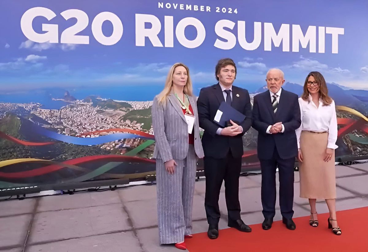 Karina y Javier Milei junto a Lula da Silva y su esposa.