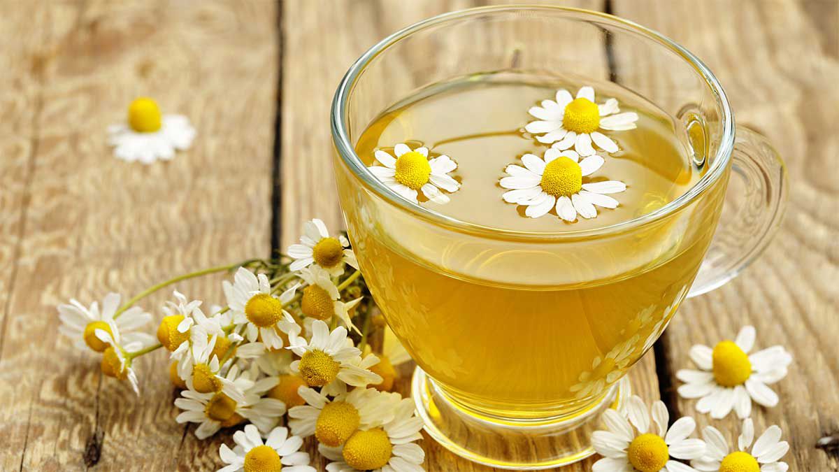 Los 4 beneficios del té de manzanilla que aliviarán tus días