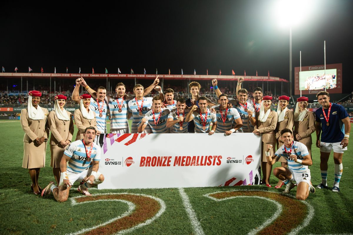 Los Pumas 7s ganaron el bronce en Dubai y van por más en Ciudad del Cabo. Los Pumas 7s ganaron el bronce en Dubai y van por más en Ciudad del Cabo.