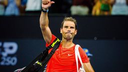 Decepción para Rafael Nadal. El tenista confirmó un microdesgarro muscular y no jugará el Abierto de Australia.