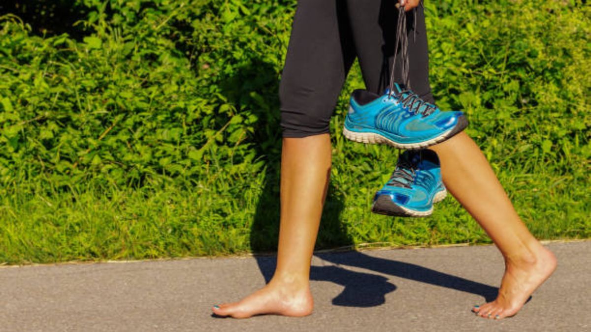 Conoce las ventajas de correr descalzo, según la ciencia.