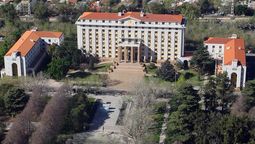 Los contratos de estatales se renovaron de forma automática por un decreto del Gobierno. Los contratos de estatales se renovaron de forma automática por un decreto del Gobierno.