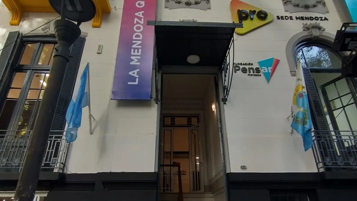 La puerta de la sede del PRO en Mendoza.