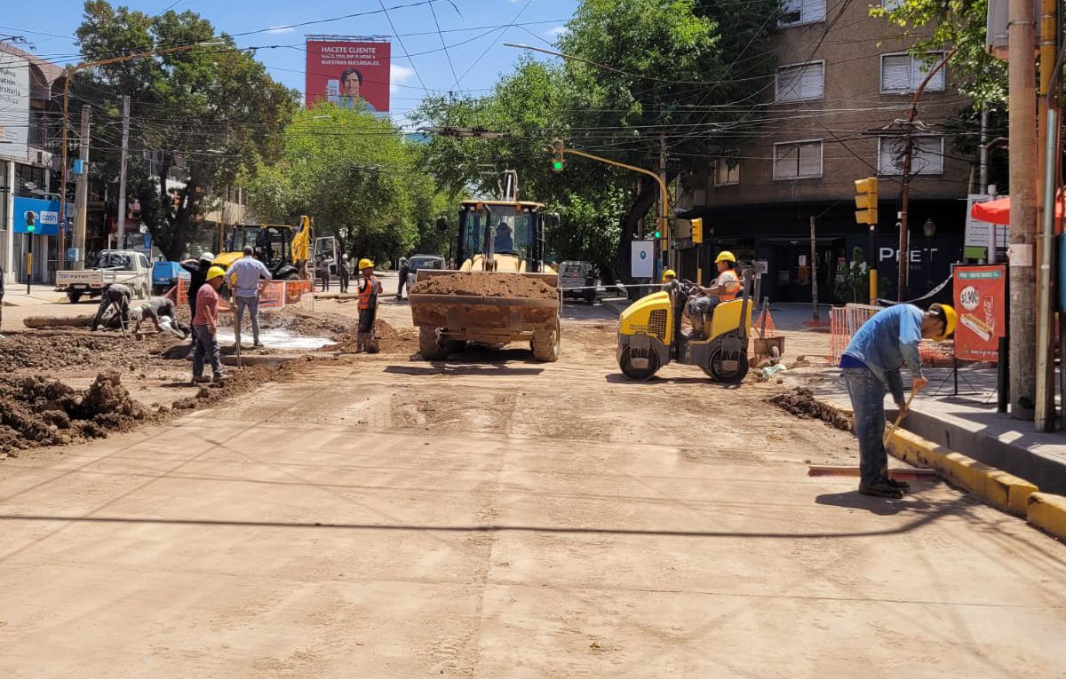 Quedó habilitada media calzada entre San Juan y Vicente Zapata, que estuvo cortada desde este lunes por una rotura de un caño de agua.