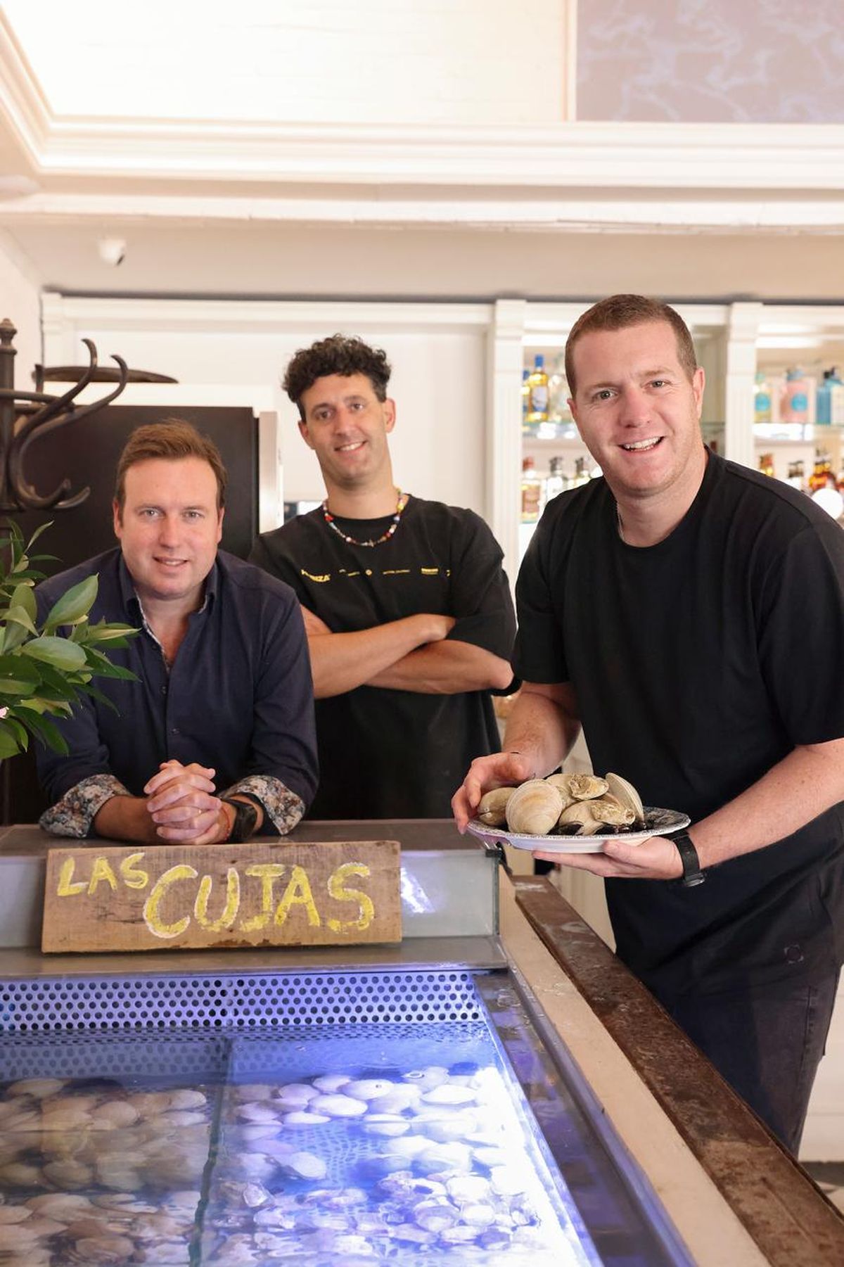 Max Raide con sus hermanos llevan adelante Casa Las Cujas, uno de los restaurantes y la gastronomía más afamados de Chile. Max Raide con sus hermanos llevan adelante Casa Las Cujas, uno de los restaurantes y la gastronomía más afamados de Chile.