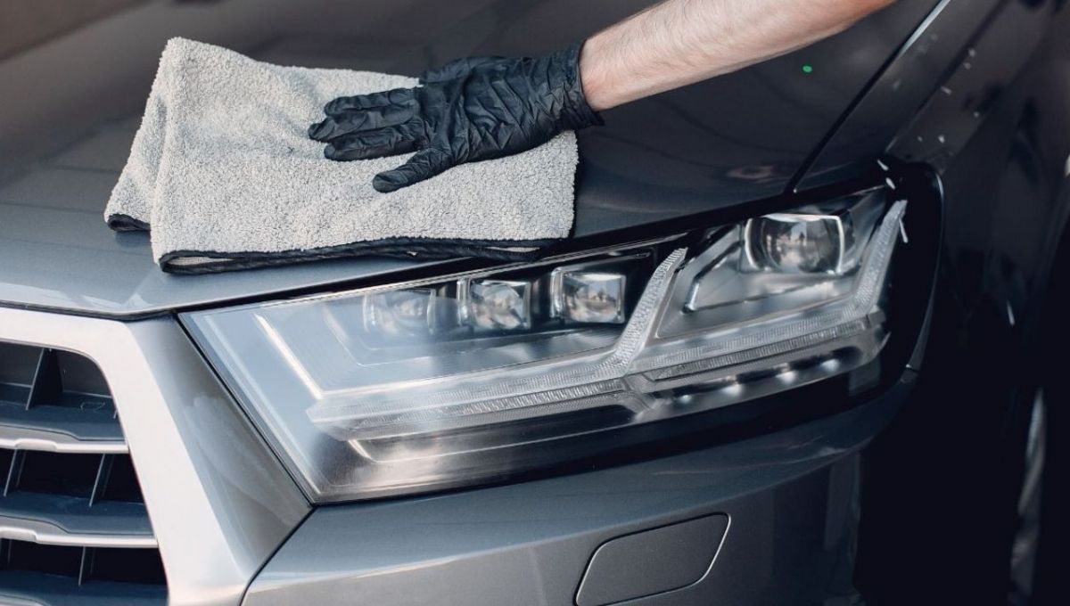 Dile adiós a los faros amarillos del auto con este eficaz truco de un solo ingrediente