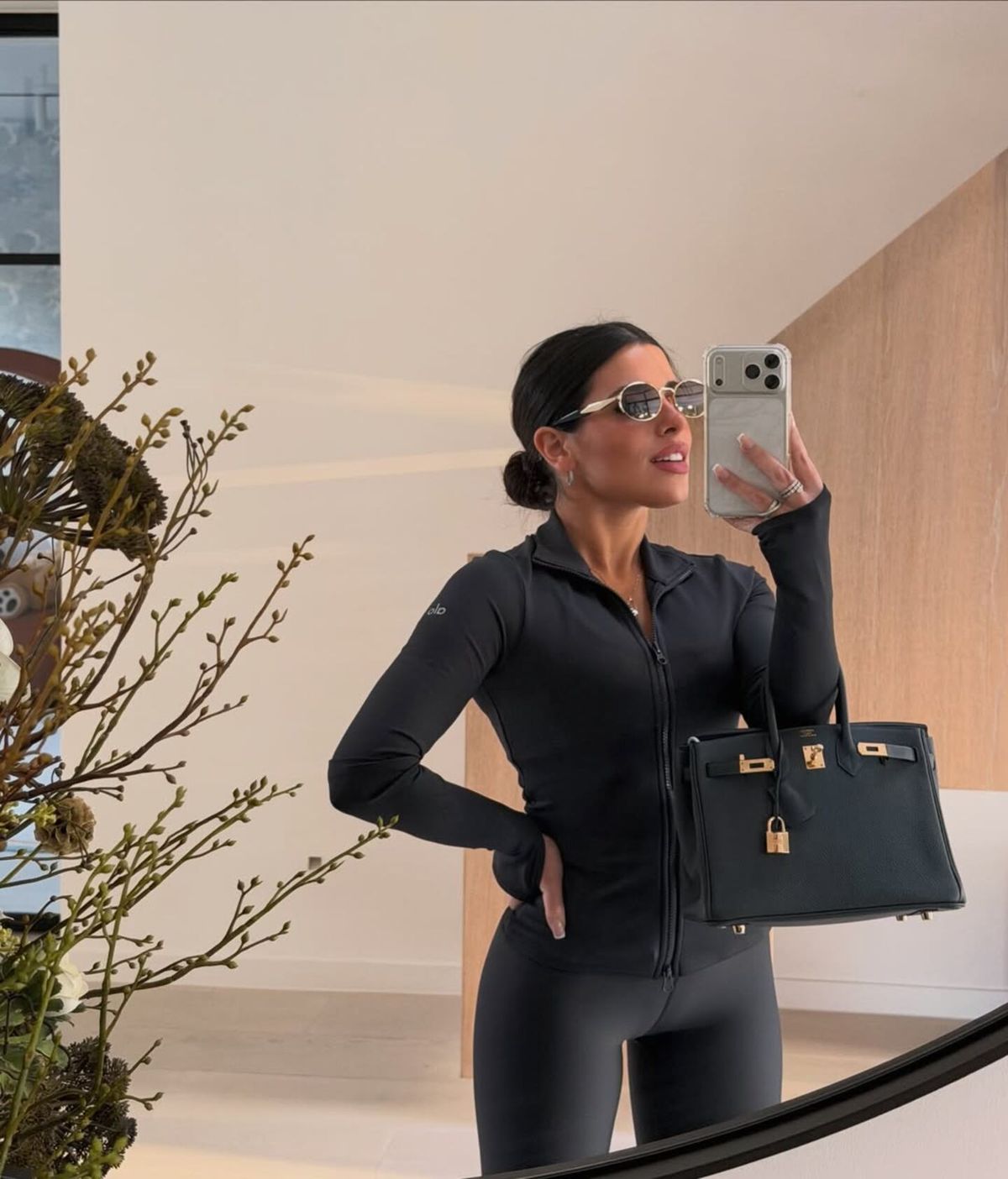 Valu Cervantes señalada por "copiarle" los looks a Wanda Nara. Valu Cervantes señalada por "copiarle" los looks a Wanda Nara.