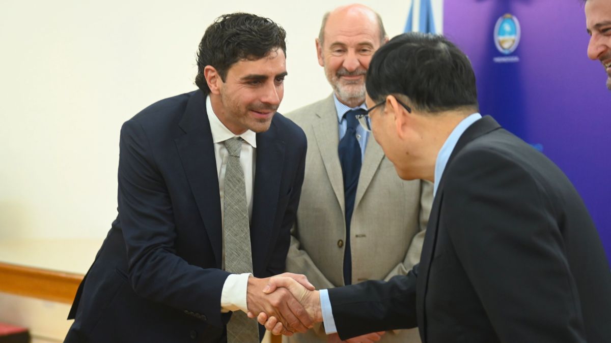 Mendoza avanza con empresarios de China en la compra de tecnología ferroviaria.
