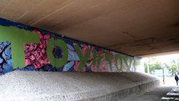 Fue vandalizado el mural del puente de Alberdi y Acceso Este