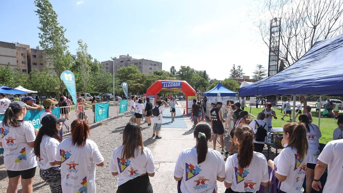 El feliz momento de la llegada, al mediodía. La temperatura fue inigualable para el evento deportivo. El feliz momento de la llegada, al mediodía. La temperatura fue inigualable para el evento deportivo.