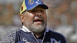 Maradona volvió a faltar a la práctica de Gimnasia y tiene previsto viajar a Venezuela