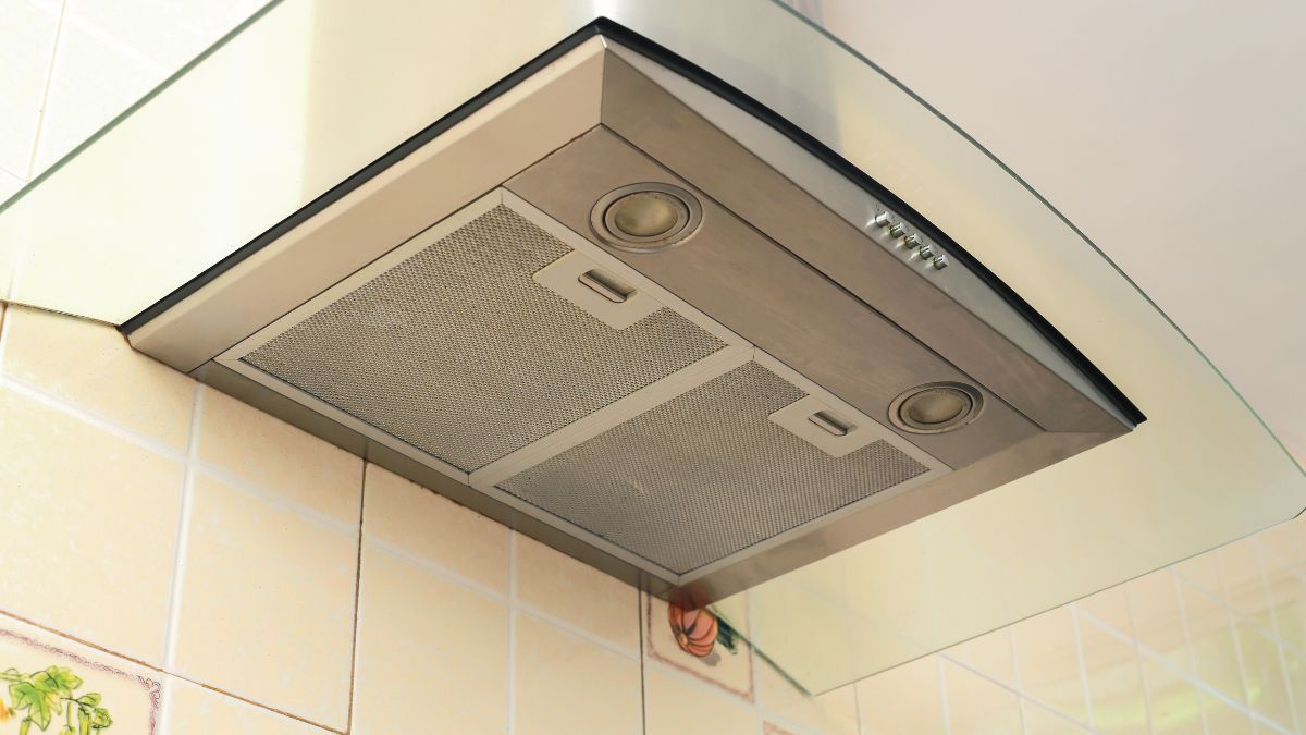 El excelente truco casero de limpieza para eliminar la grasa y las pelusas del extractor de la cocina