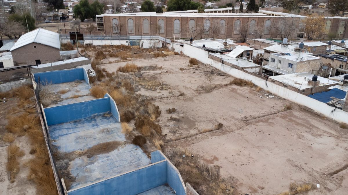 Gil Pereg siempre aseguró que fue estafado y por eso no pudo terminar las canchas de pádel y fútbol. Gil Pereg siempre aseguró que fue estafado y por eso no pudo terminar las canchas de pádel y fútbol.