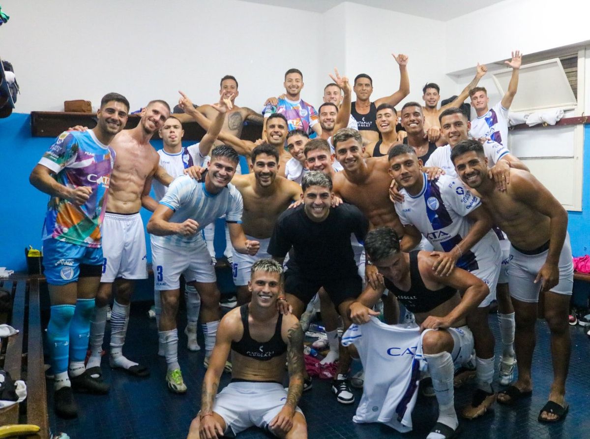 El Tomba festejó el notable triunfo en el Cilindro. El Tomba festejó el notable triunfo en el Cilindro.