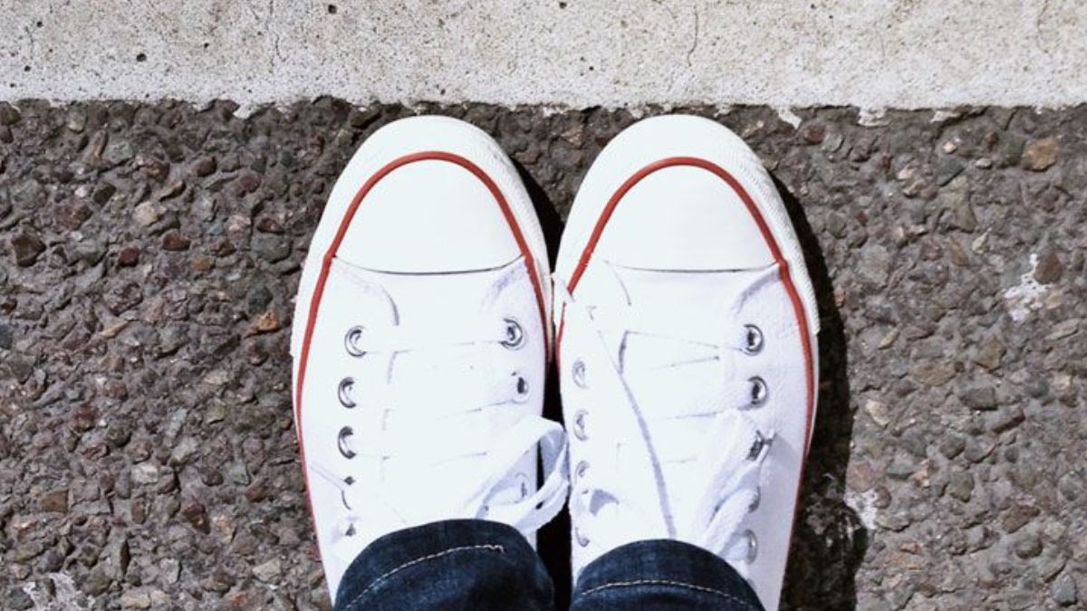 Zapatillas blancas como el primer día. Hay un truco infalible. Zapatillas blancas como el primer día. Hay un truco infalible.