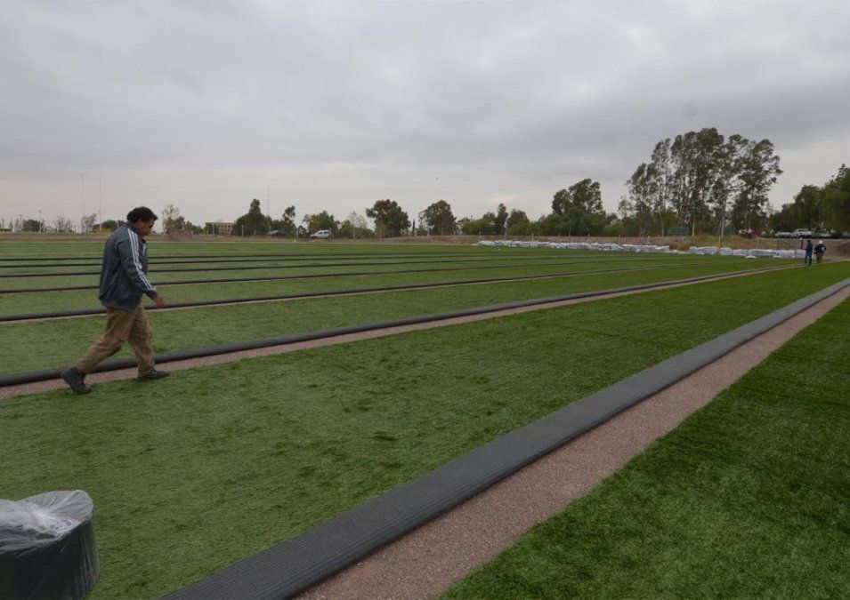 Partido inaugural de la nueva cancha de fútbol sintética de la UNCuyo