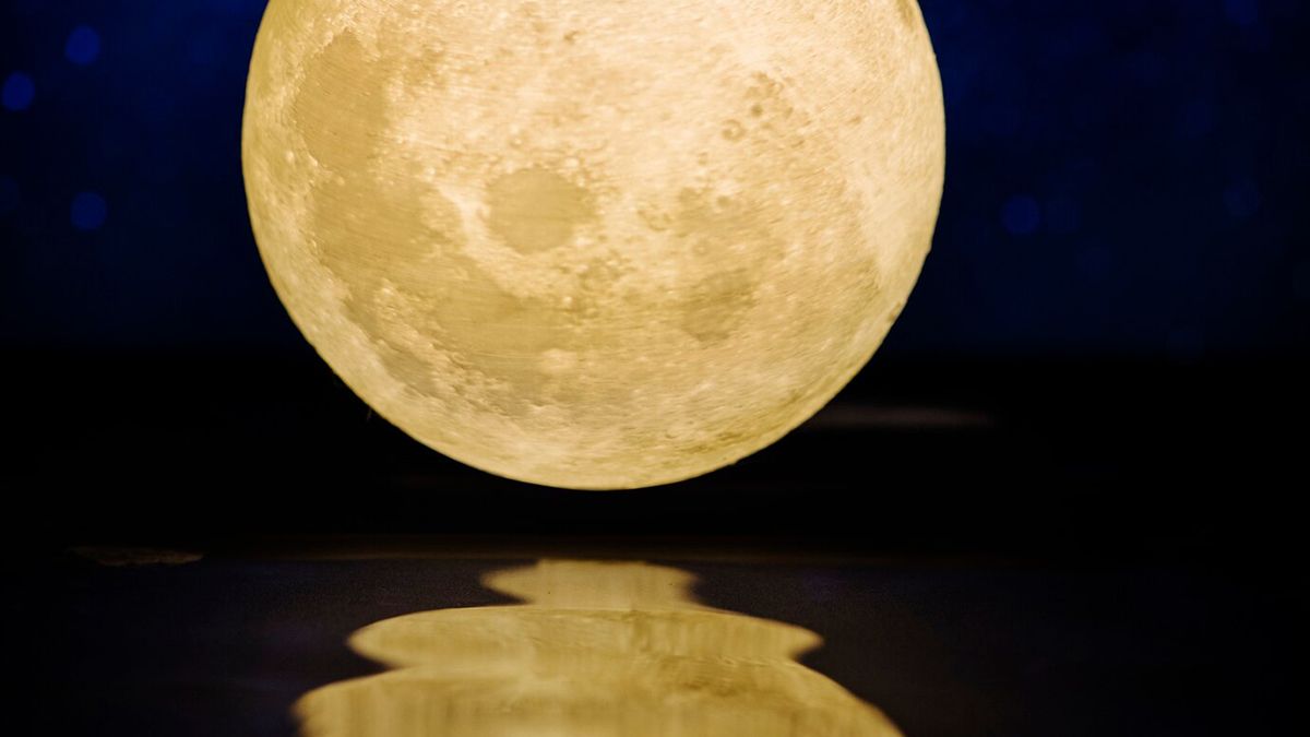 Rituales: cómo hacer agua de Luna llena y para qué sirve