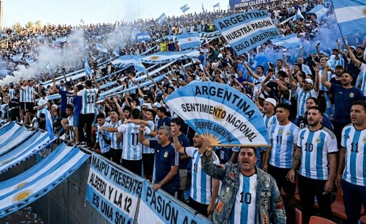 Los hinchas argentinos deberán tener mucho cuidado por un posible brote de sarampión. Imagen ilustrativa generada con IA.&nbsp;