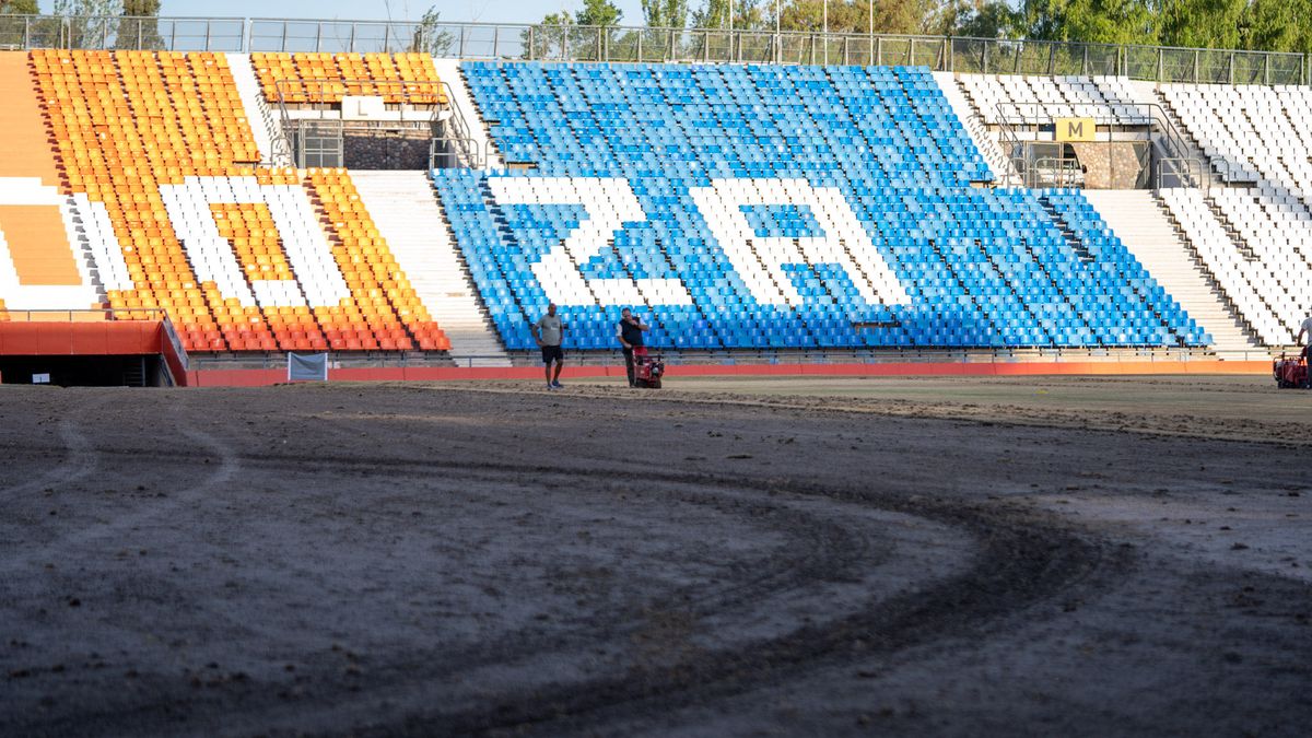 Federico Chiapetta aseguró que el Estadio estará listo en febrero y no habrá problemas con el césped en el resto del año. Federico Chiapetta aseguró que el Estadio estará listo en febrero y no habrá problemas con el césped en el resto del año.