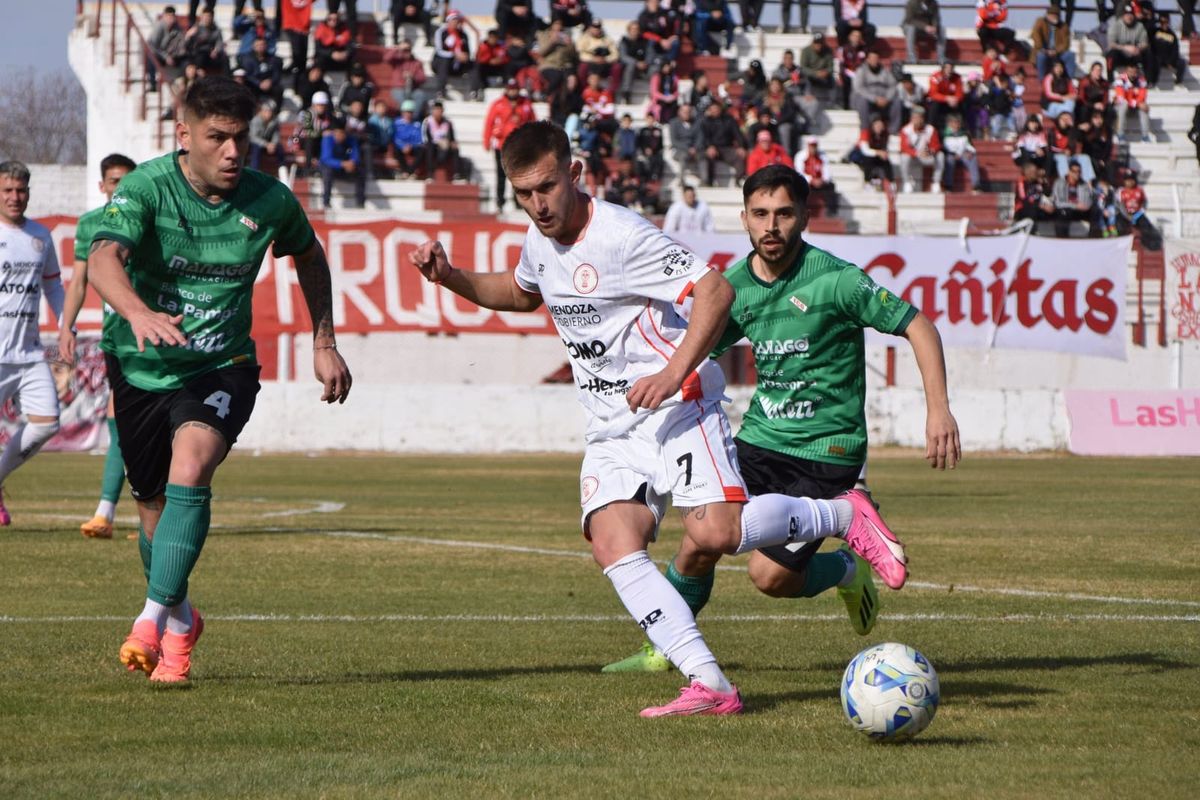 Huracán empató 0 a 0 con Ferro de General Pico. Huracán empató 0 a 0 con Ferro de General Pico.
