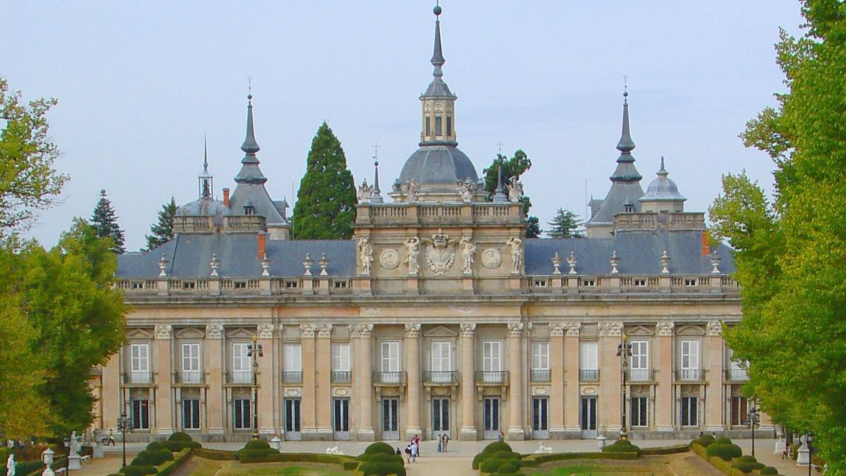Este pueblo de España tiene uno de los palacios más emblemáticos de Madrid. Este pueblo de España tiene uno de los palacios más emblemáticos de Madrid.
