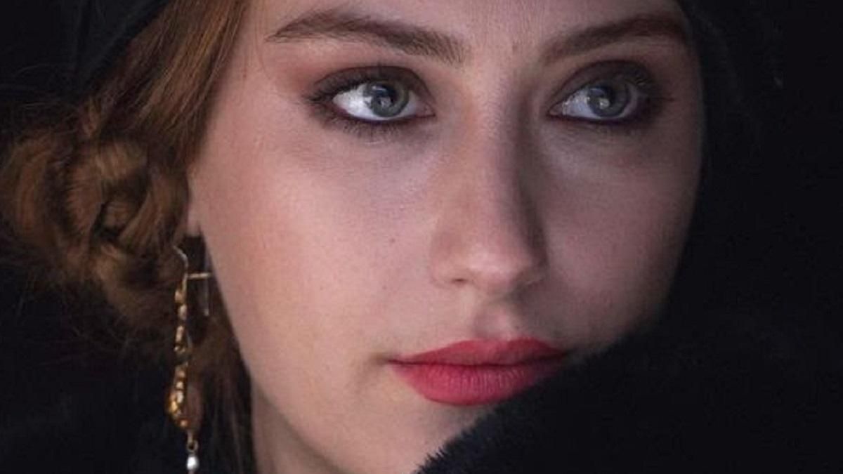 Hazal Kaya, protagonista de Medianoche en el Pera Palace, miniserie turca de Netflix.