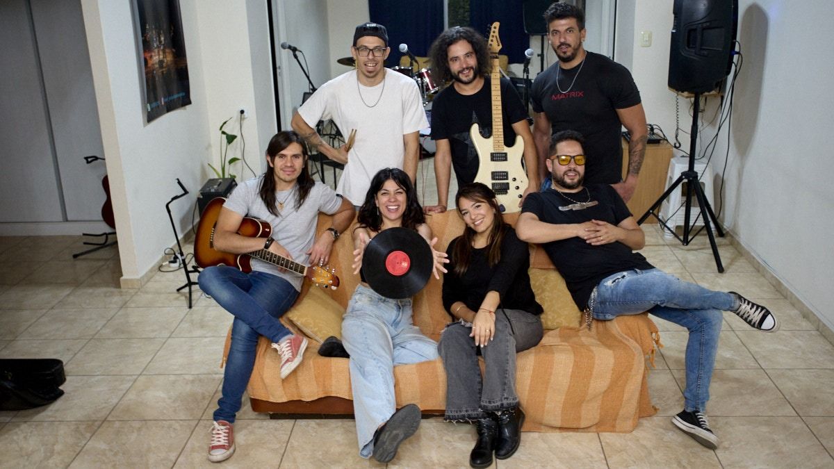 La Roxband se presenta en formato acústico.