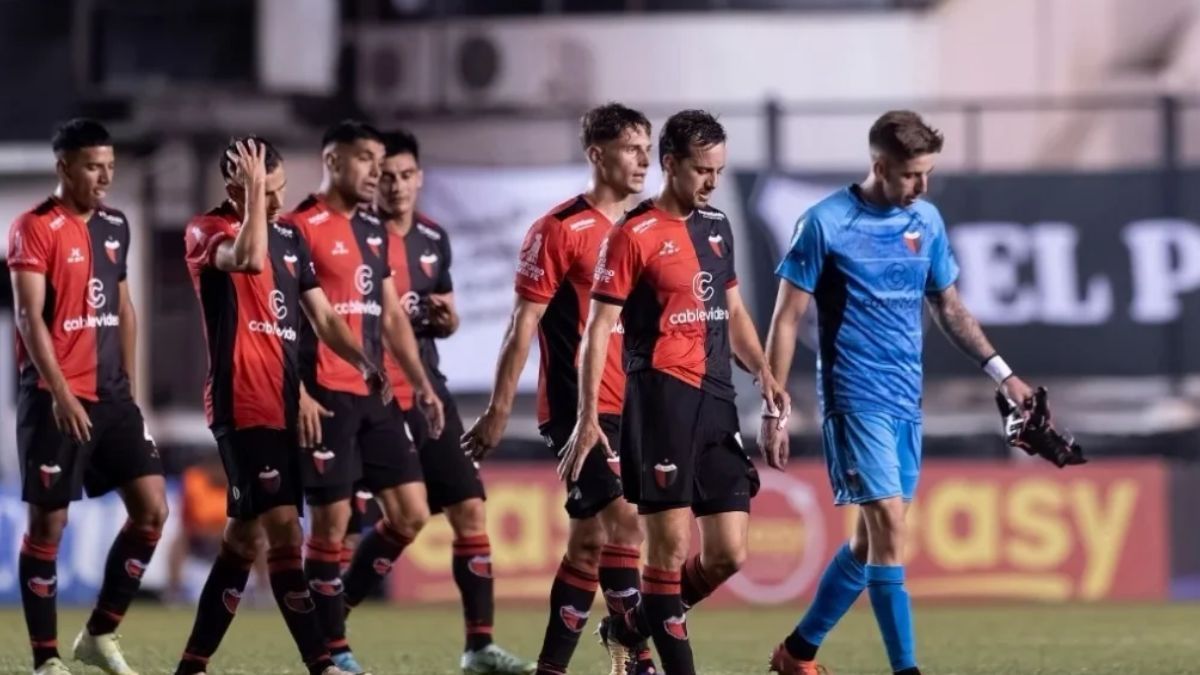 Colón empató con All Boys y deberá jugar un año más en la Primera Nacional. 