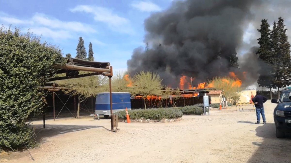 Un incendio en Perdriel preocupó a los vecinos.