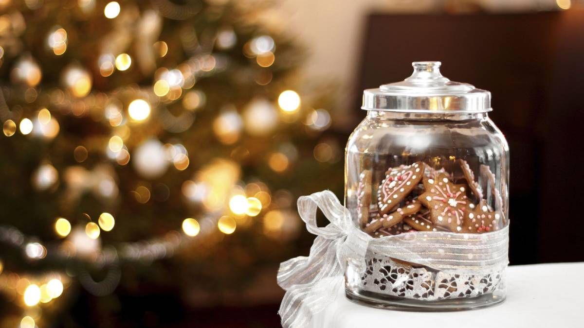 Reciclaje: creá adornos de Navidad con estilo a partir de frascos de vidrio.