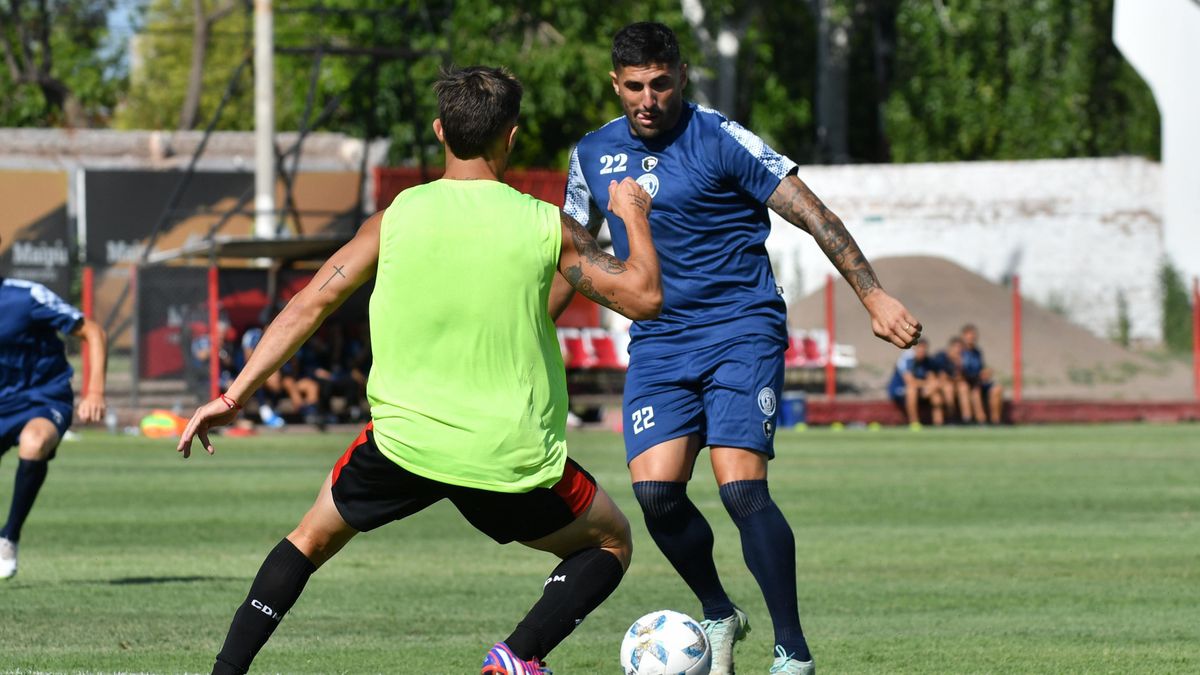 El delantero de Independiente Rivadavia Federico Castro estuvo desde el arrranque para los titulares ante el Deportivo Maipú El delantero de Independiente Rivadavia Federico Castro estuvo desde el arrranque para los titulares ante el Deportivo Maipú