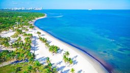 La playa de Florida que tiene arena dorada y está a media hora de Miami