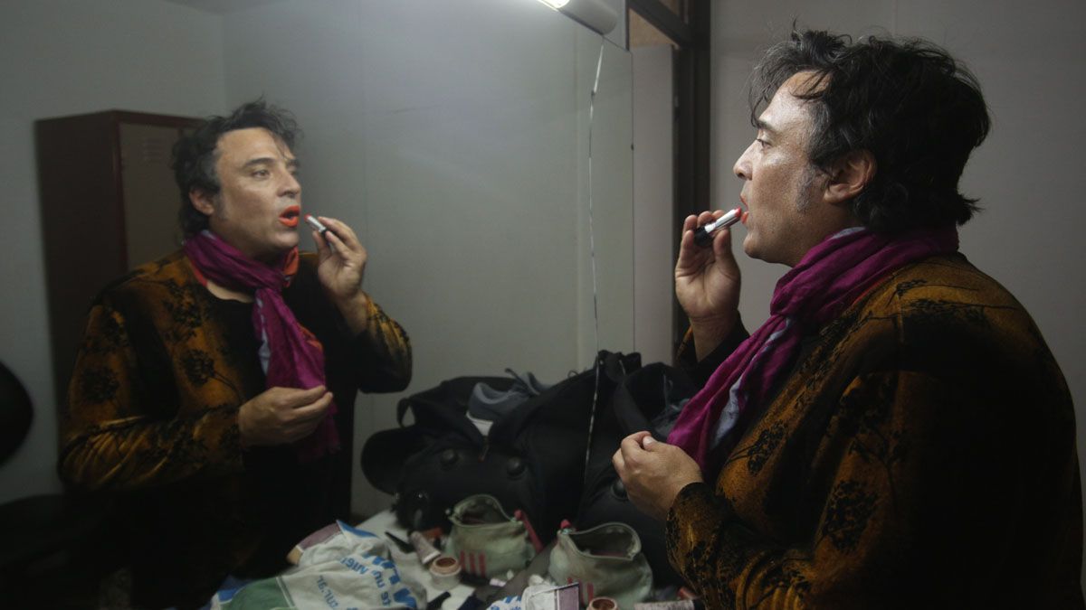 Rodrigo Galdeano preparándose para convertirse en Doña Presbicia