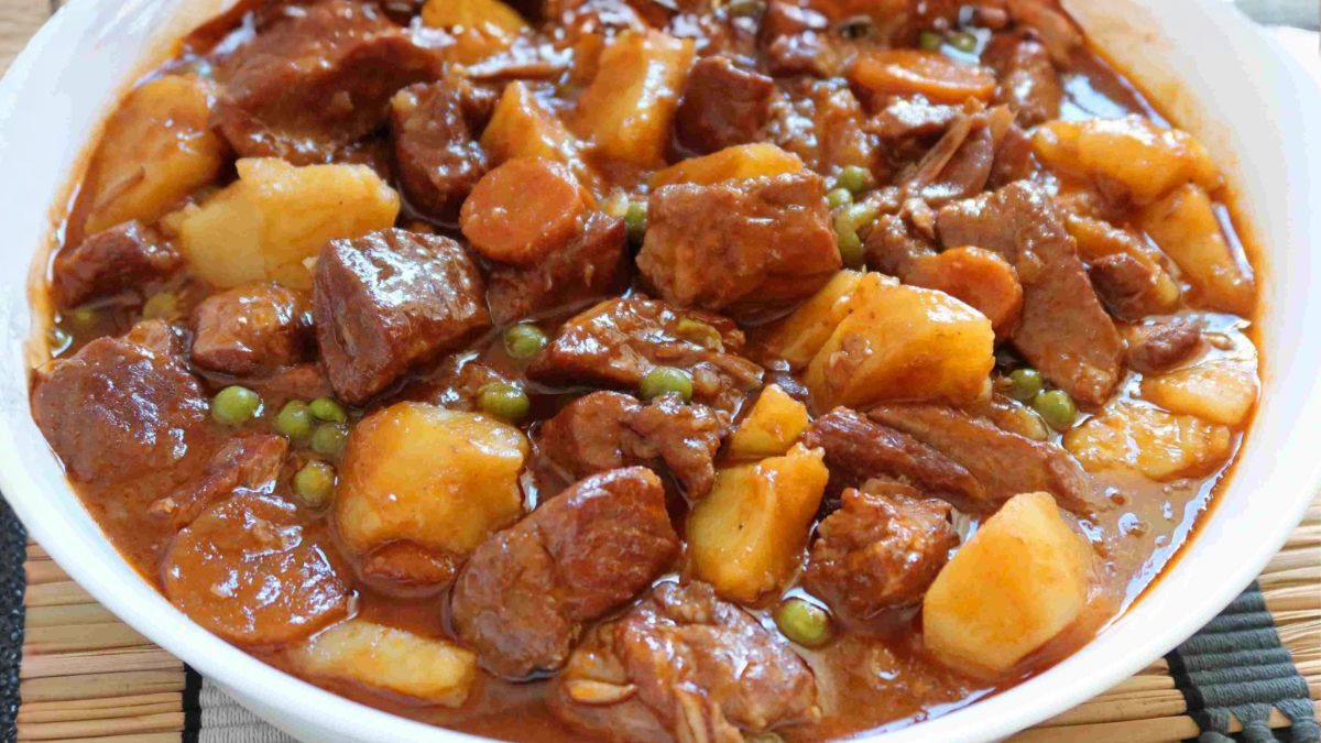 El estofado de carne y papa es una de las mejores recetas para preparar en otoño.