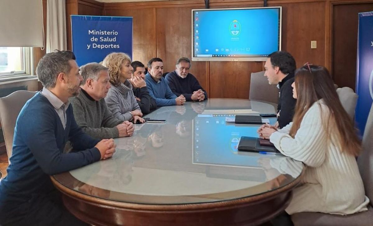 La reunión entre AMPROS y el Ministerio de Salud y Deportes.