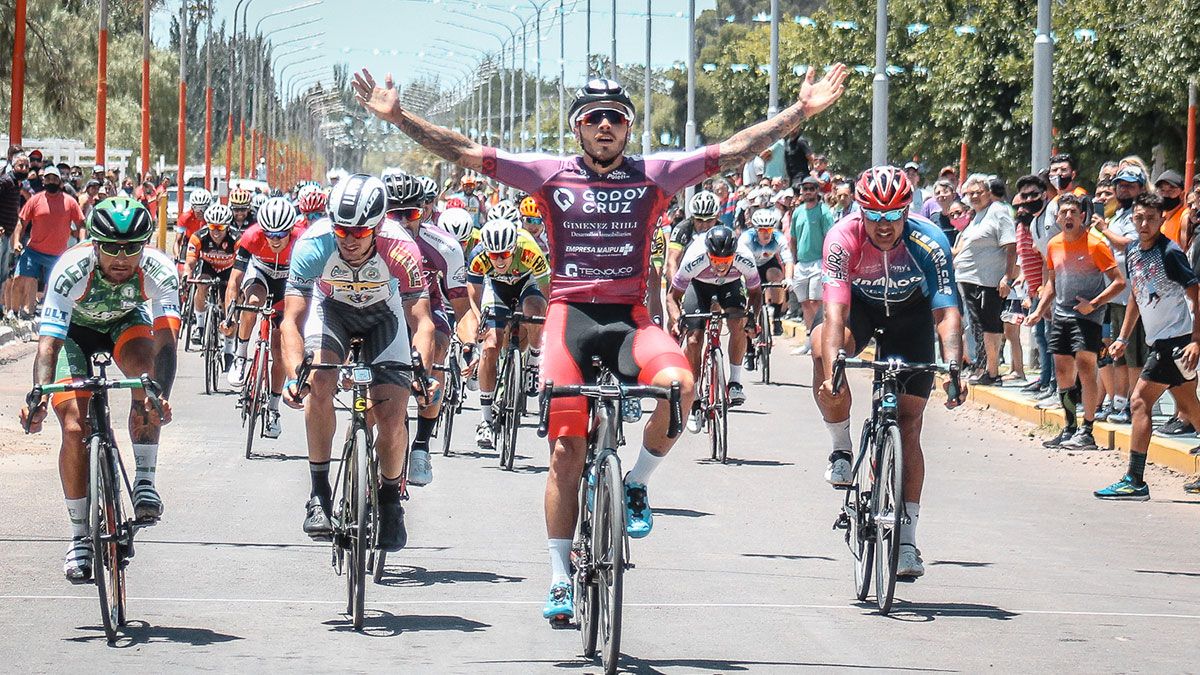 Mauricio Quiroga se quedó con el triunfo en la 3° fecha. (Foto gentileza Prensa Asociación Ciclista Mendocina).