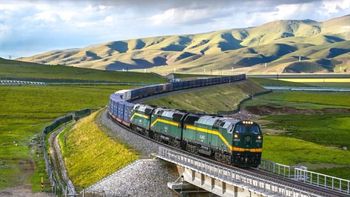 China construye un tren a más de 5.000 metros de altura y rompe con 4 récords mundiales en infraestructura China construye un tren a más de 5.000 metros de altura y rompe con 4 récords mundiales en infraestructura
