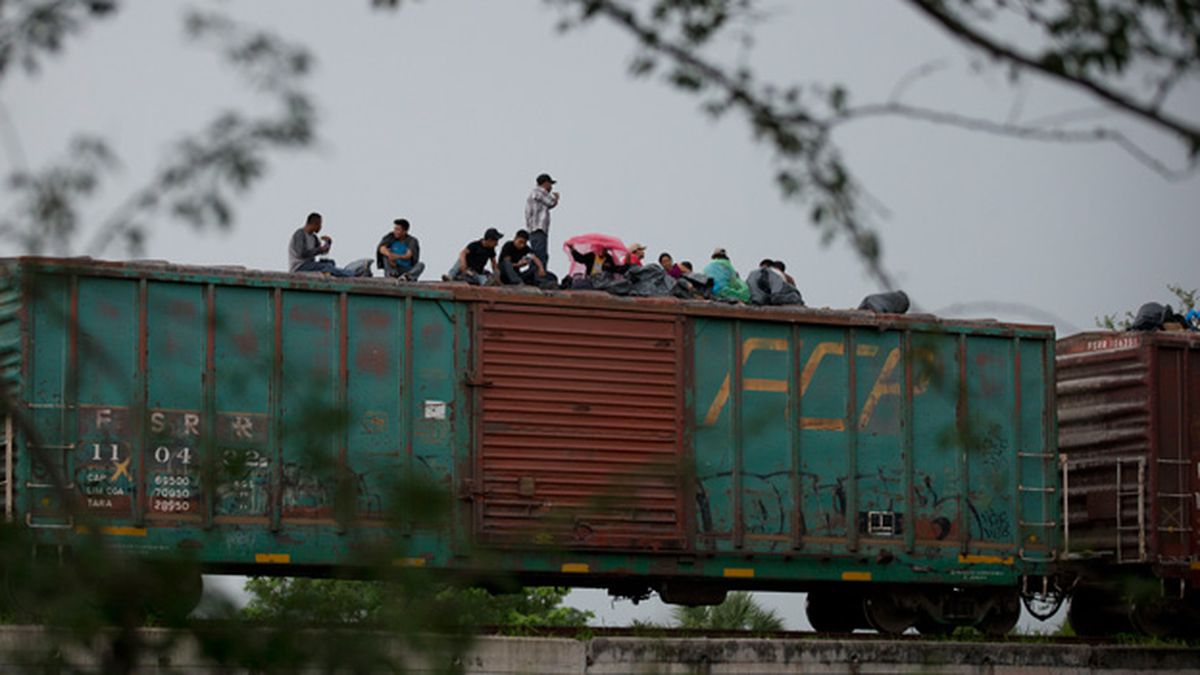 El tren conocido como La Bestia descarriló con 1.300 migrantes El tren conocido como La Bestia descarriló con 1.300 migrantes