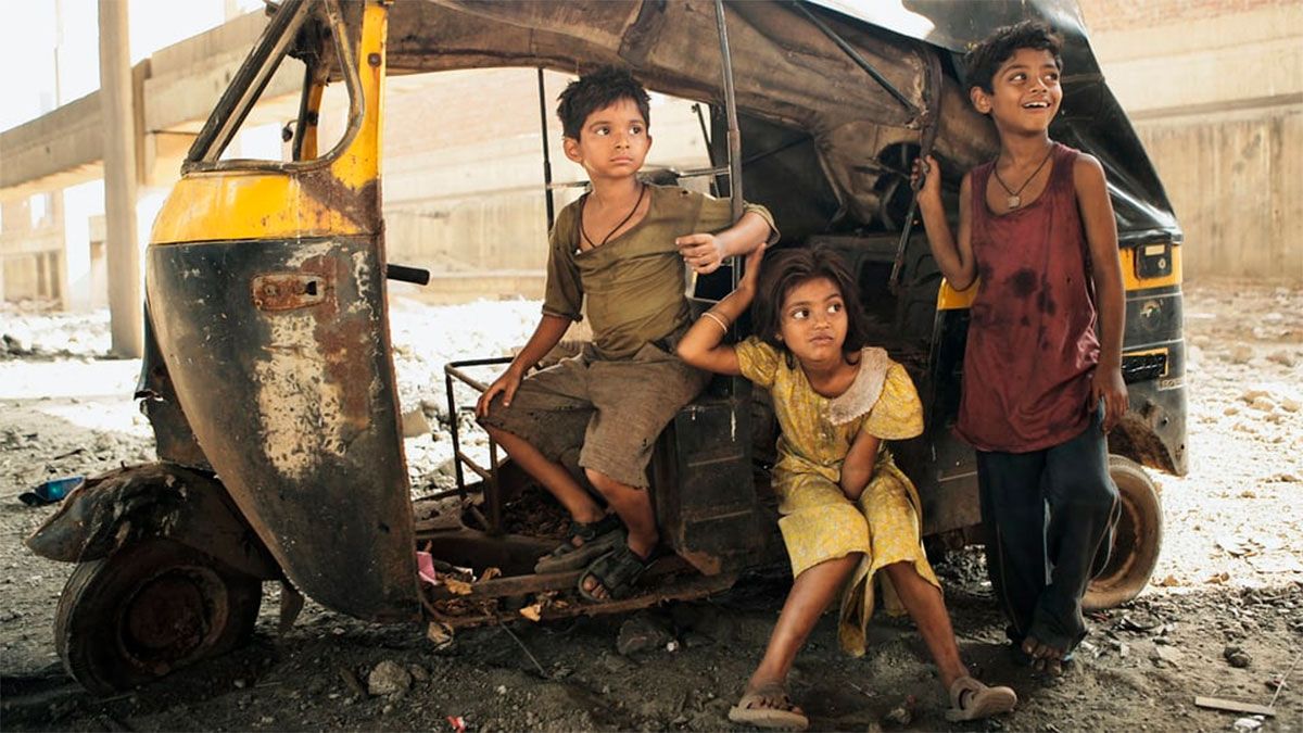 Ayush Mahesh Khedekar ha estado actuando en la India desde los 4 años apareciendo en comerciales y en programas de televisión. Ayush Mahesh Khedekar ha estado actuando en la India desde los 4 años apareciendo en comerciales y en programas de televisión.