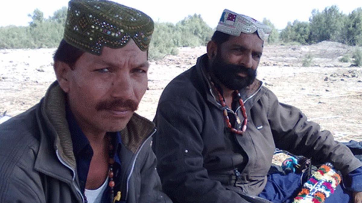 “Nazroo Narejo” junto a un integrante de la banda que lideraba, que cometía saqueos, secuestros extorsivos y robos.