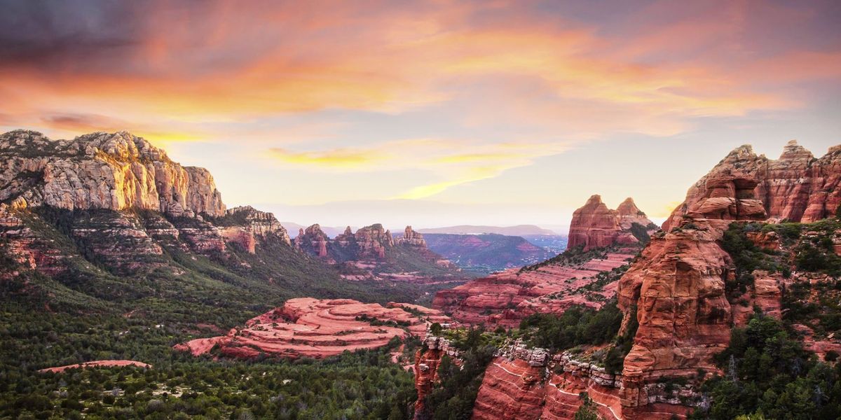 Sedona está ubicada en los condados de Yavapai y Coconino. Sedona está ubicada en los condados de Yavapai y Coconino.