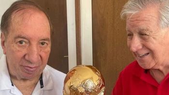 Video: Bilardo cumplió 87 años y recibió la visita de los campeones del mundo del 86