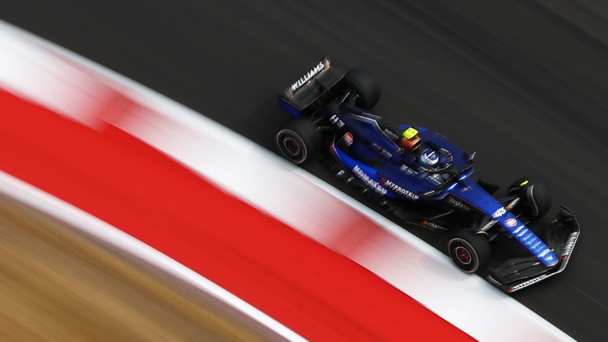 Franco Colapinto se metió entre los 10 primeros de la largada de la carrera sprint. Franco Colapinto se metió entre los 10 primeros de la largada de la carrera sprint.