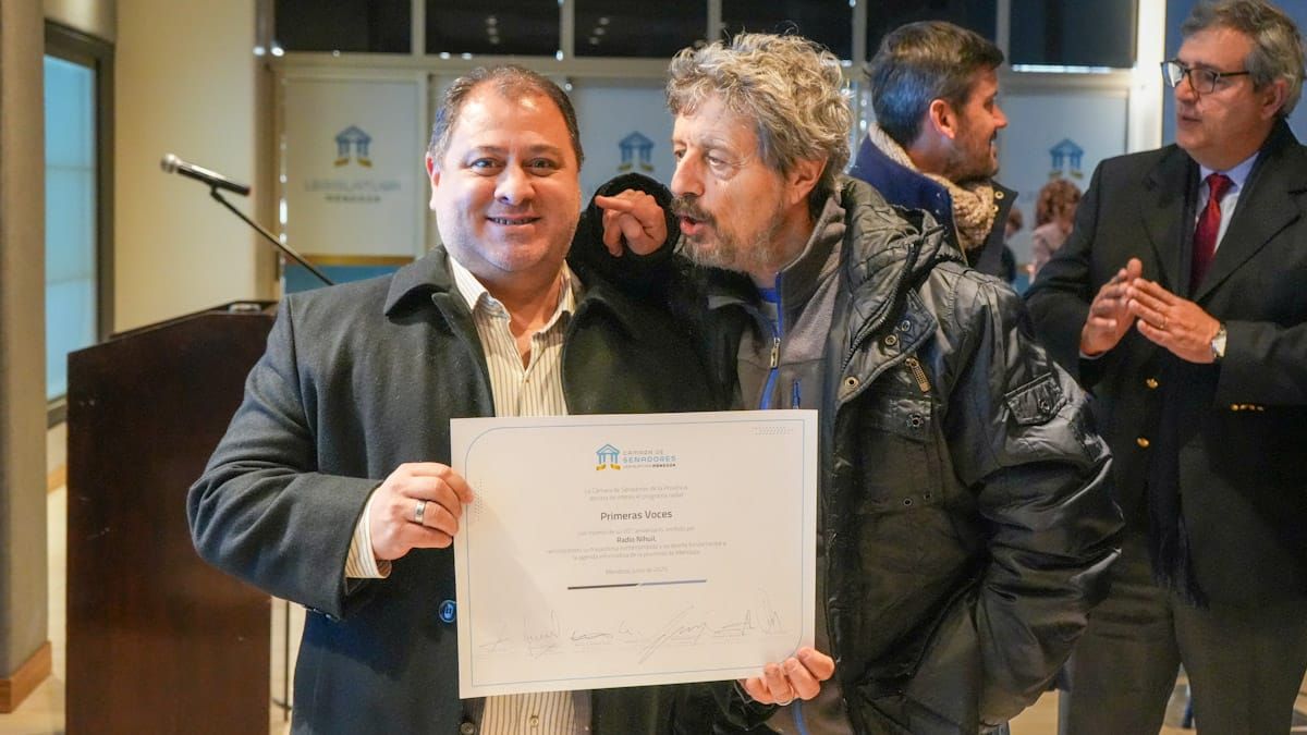 Otra vez bromista. Andrés Gabrielli con Titito Fernández. Otra vez bromista. Andrés Gabrielli con Titito Fernández.