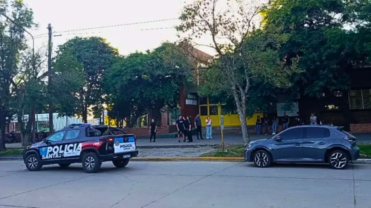 El crimen ocurrió en una escuela de Santa Fe.